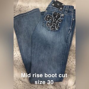 Mid Rise Boot Cut Size 30